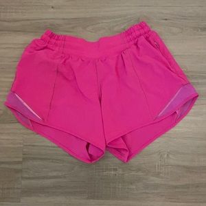 Lululemon POW PINK Hotty Hots sz 6 (4 in inseam) only worn a few times